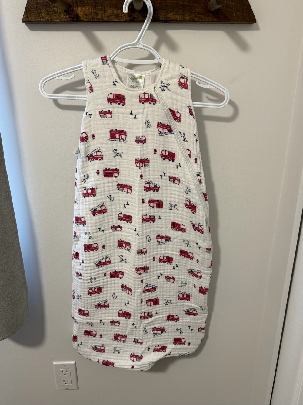 Perlim Pin Pin Sleep Sack - White with Red Fire Trucks 🚒